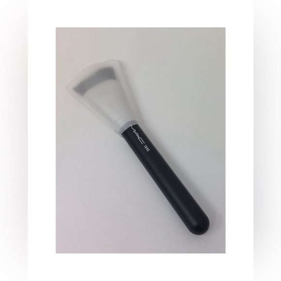 MAC Cosmetics 164 Duo Fibre Curved Sculpting Brush NWT/ Sealed in Packaging - Picture 5 of 6